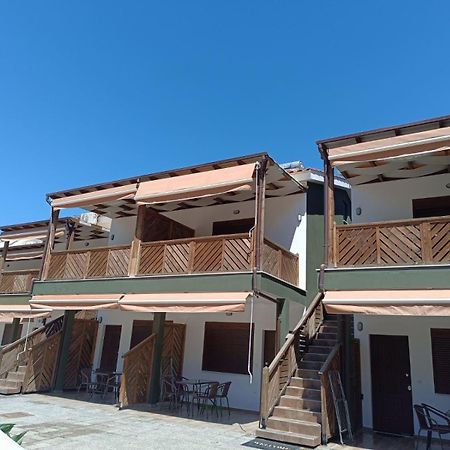 Mad'S Villas Nea Peramos  Ngoại thất bức ảnh