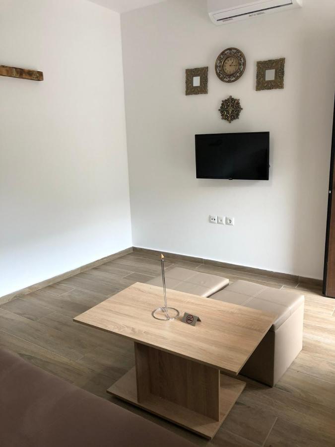 Mad'S Villas Nea Peramos  Ngoại thất bức ảnh