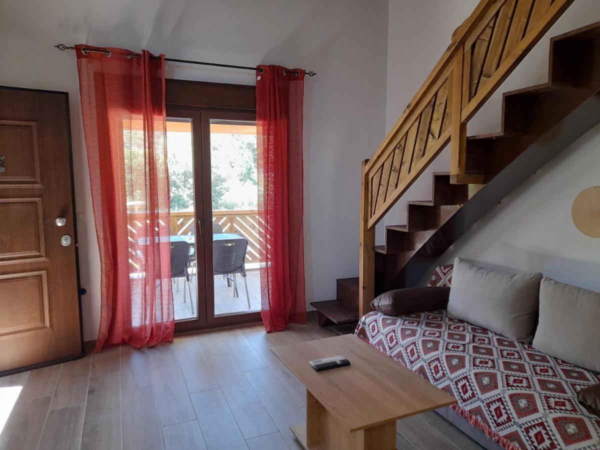 Mad'S Villas Nea Peramos  Ngoại thất bức ảnh
