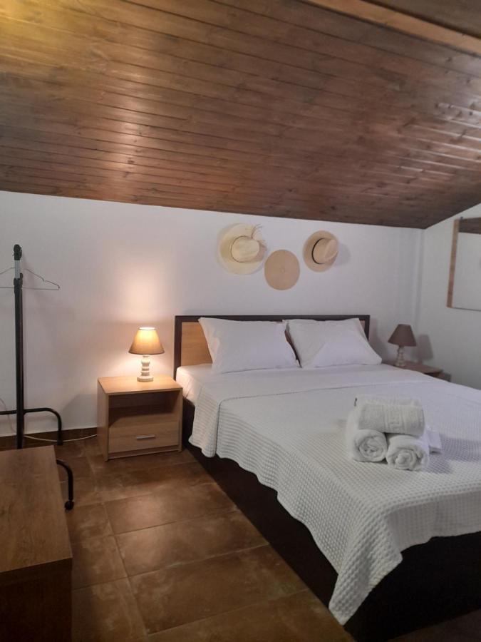 Mad'S Villas Nea Peramos  Phòng bức ảnh