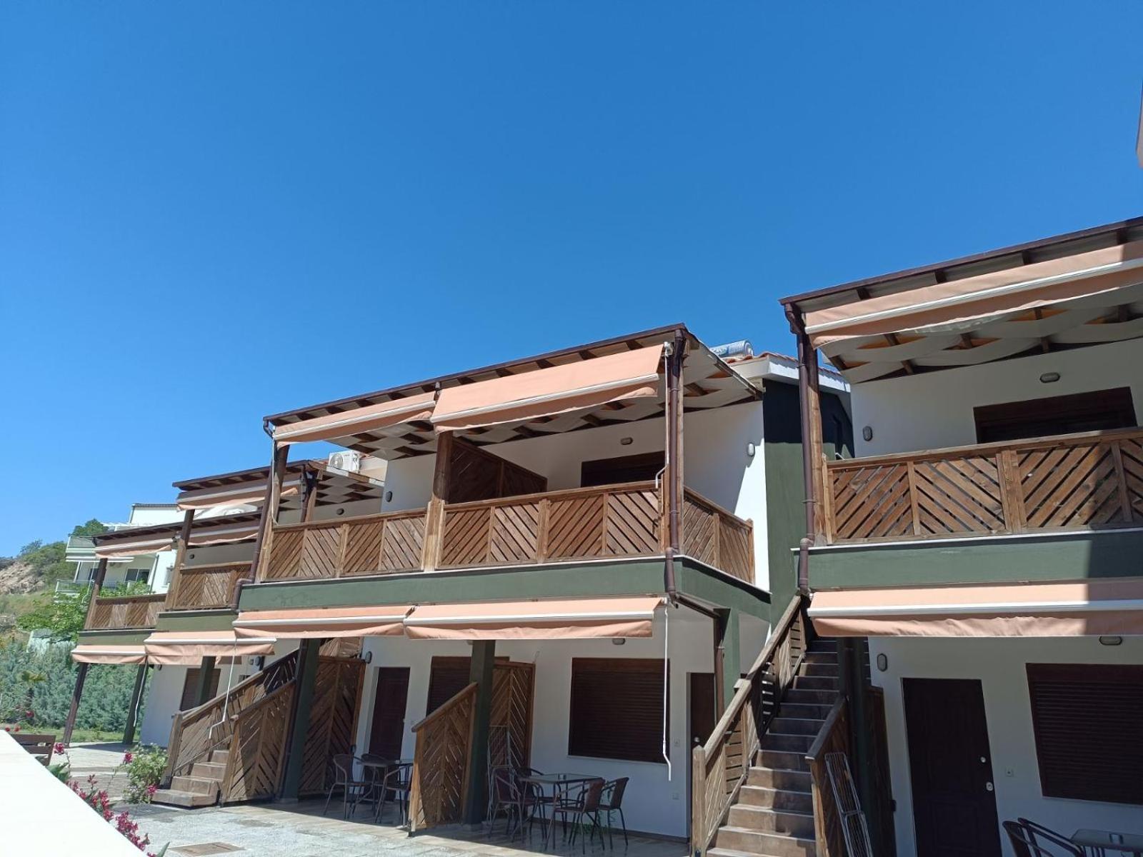Mad'S Villas Nea Peramos  Ngoại thất bức ảnh