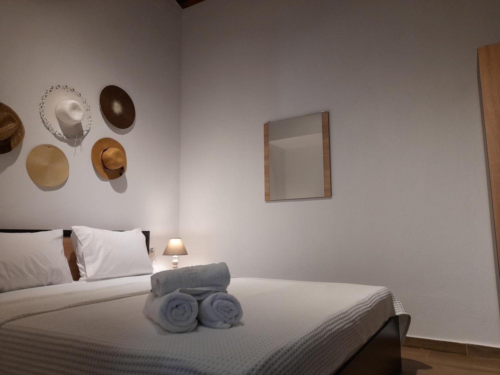 Mad'S Villas Nea Peramos  Phòng bức ảnh