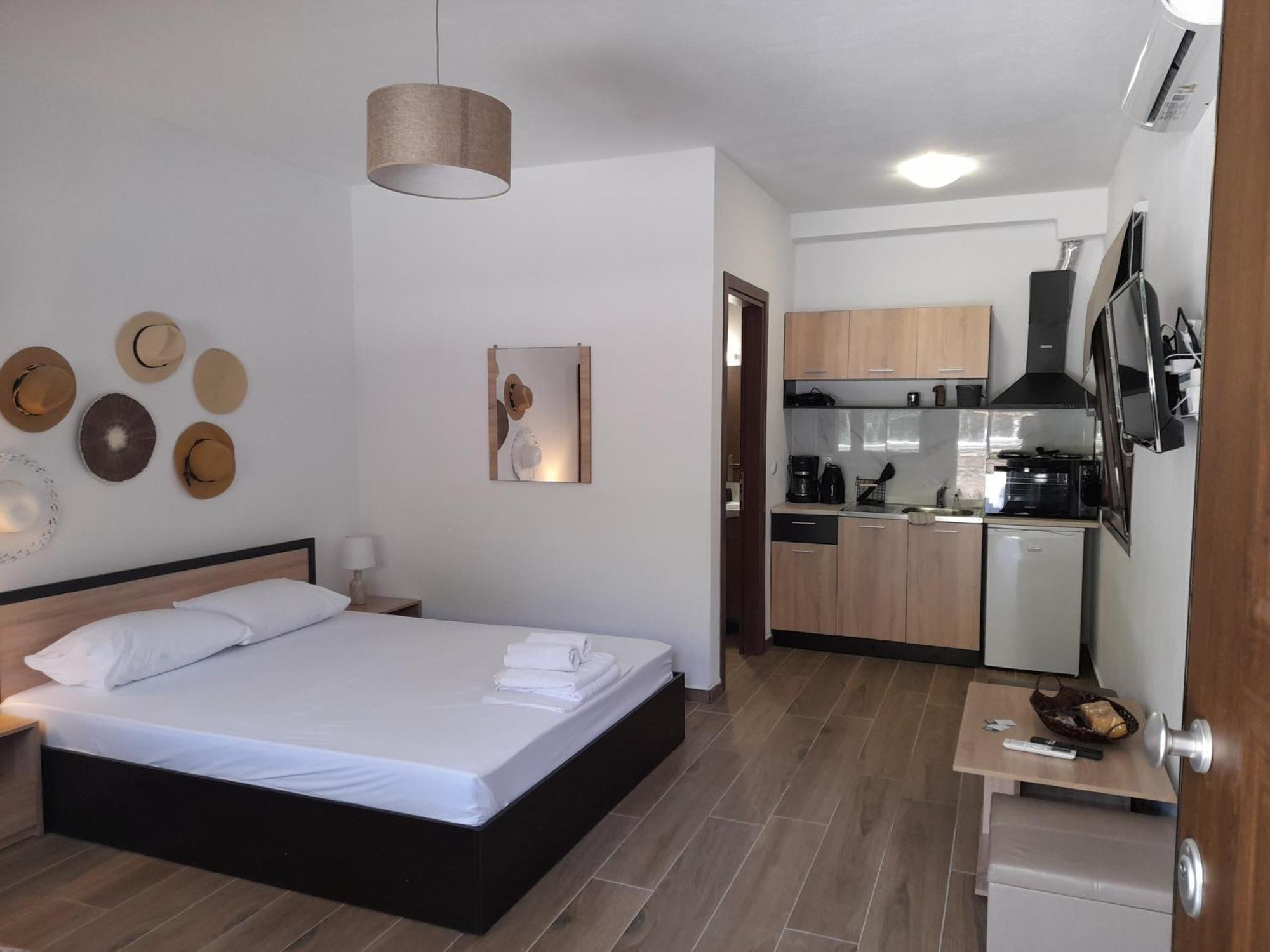 Mad'S Villas Nea Peramos  Phòng bức ảnh
