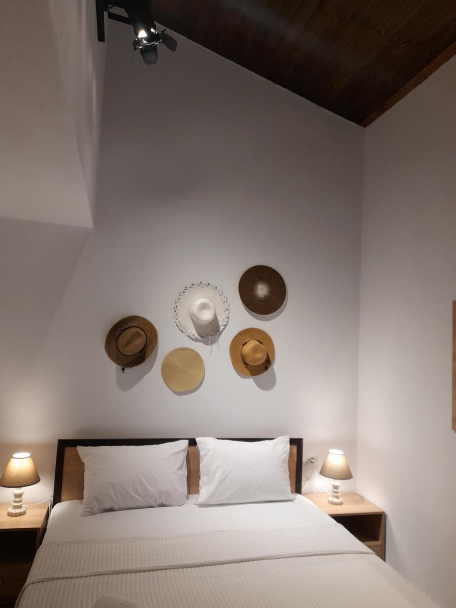 Mad'S Villas Nea Peramos  Phòng bức ảnh